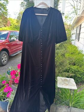 Ralph Lauren Black Velvet Midi Dress with Covered Buttons VNeck 3/4 sleeves